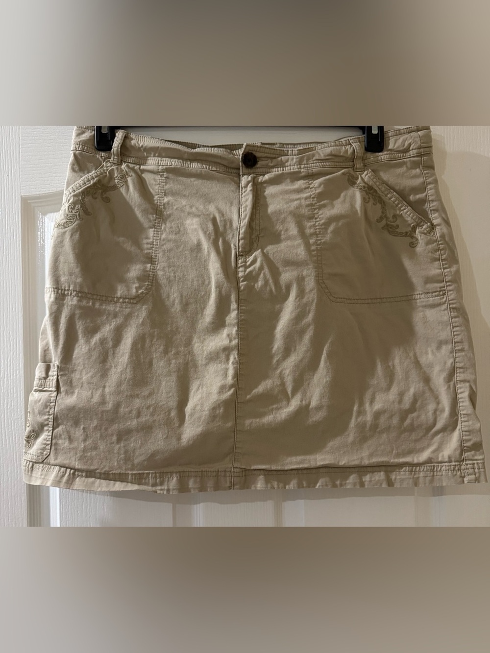 Croft & Barrow 16W Embroidered Cargo Skort
Tan Plus Size